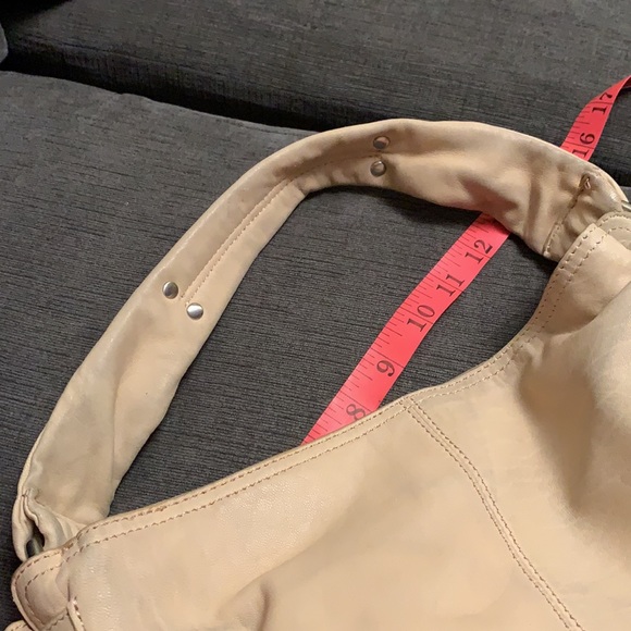 Gorgeous buttery leather hobo bag - Picture 5 of 9